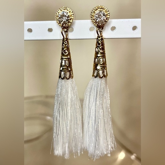 Jewelry - ✅Ivory Colored hanging tasseled earrings  w/ CZ studs